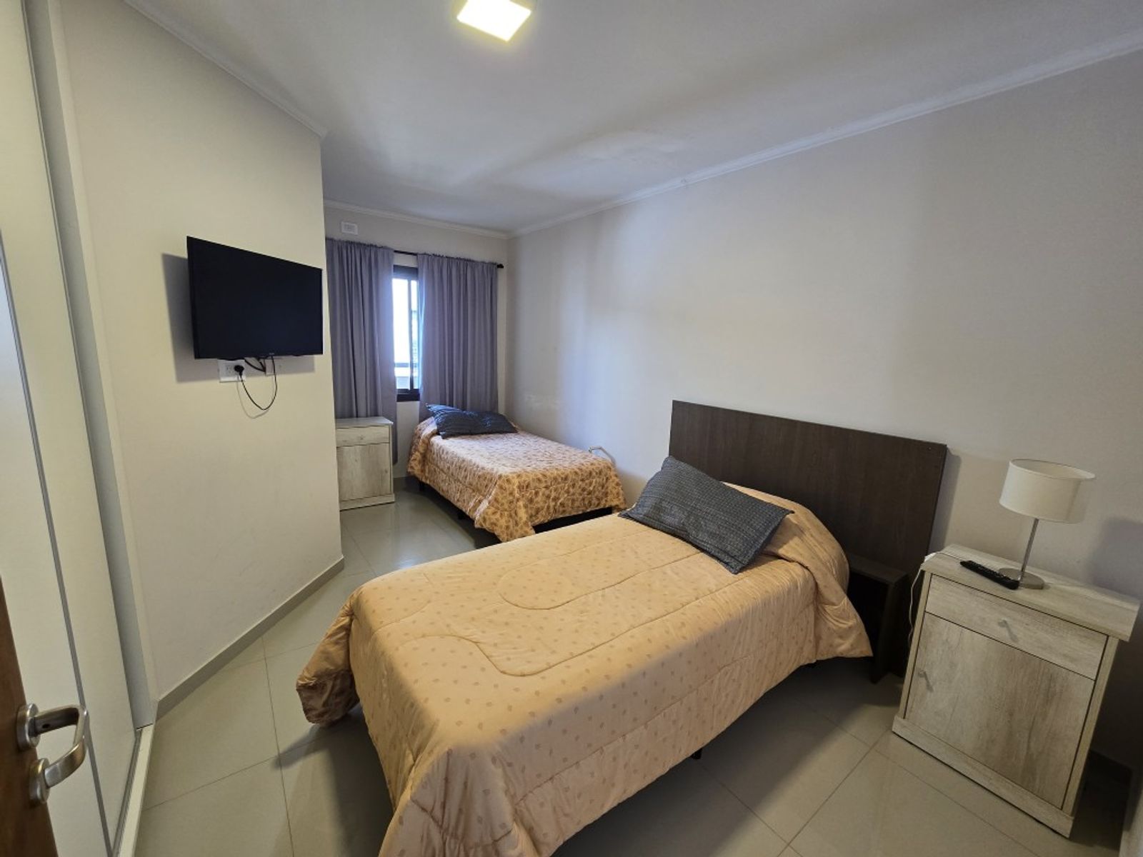 EXCELENTE DEPARTAMENTO EN VENTA EN CARLOS PAZ, 2 DORMITORIOS CON COCHERA, EDIFICIO TATIANA, EXCELENTE UBICACIÓN, Todos los Servicios. - 57