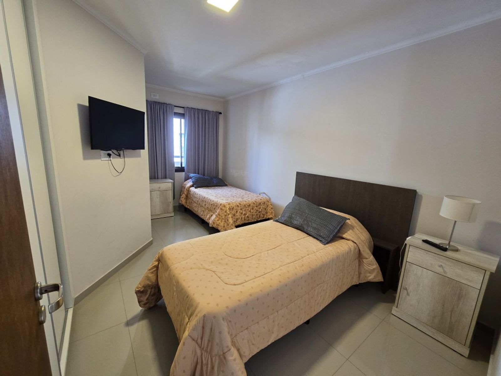EXCELENTE DEPARTAMENTO EN VENTA EN CARLOS PAZ, 2 DORMITORIOS CON COCHERA, EDIFICIO TATIANA, EXCELENTE UBICACIÓN, Todos los Servicios. - 58