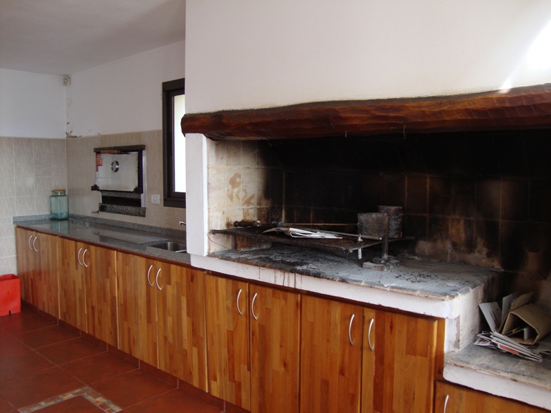 MUY LINDA CASA EN VENTA EN CARLOS PAZ, BARRIO LA CUESTA. Todos los Servicios. — foto 3