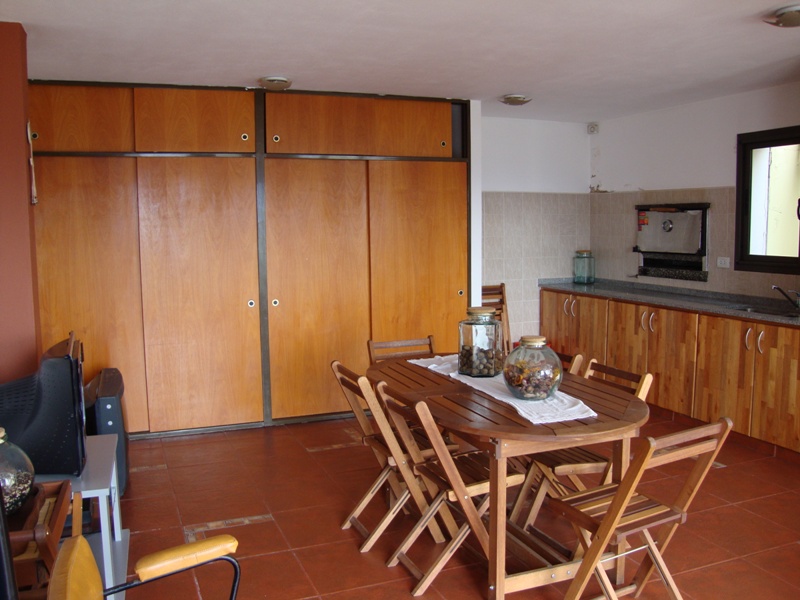 MUY LINDA CASA EN VENTA EN CARLOS PAZ, BARRIO LA CUESTA. Todos los Servicios. — foto 4