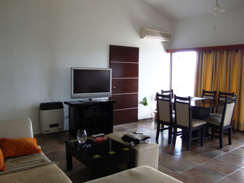 MUY LINDA CASA EN VENTA EN CARLOS PAZ, BARRIO LA CUESTA. Todos los Servicios. — foto 10