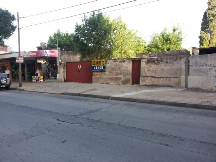 TERRENO EN VENTA PARA LEVANTAR EDIFICIO, sobre calle Pellegrini — foto 2