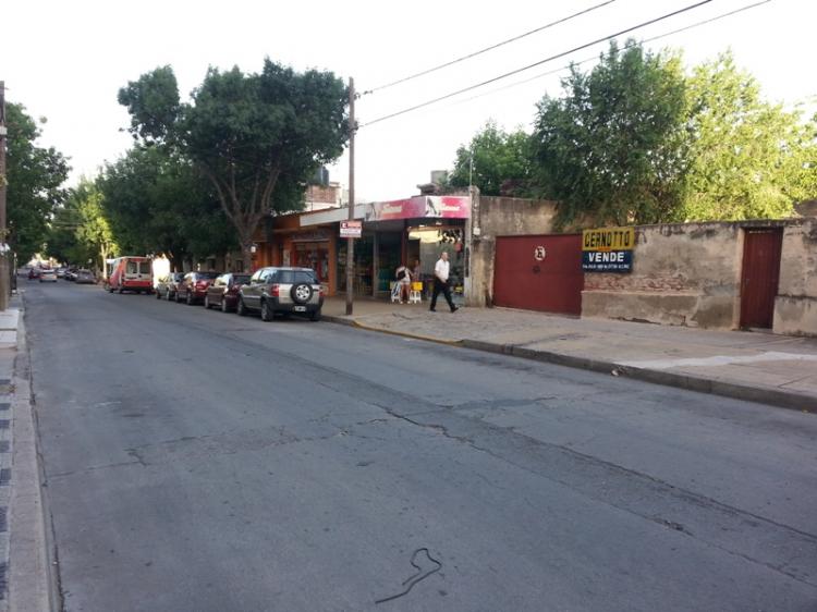 TERRENO EN VENTA PARA LEVANTAR EDIFICIO, sobre calle Pellegrini — foto 3