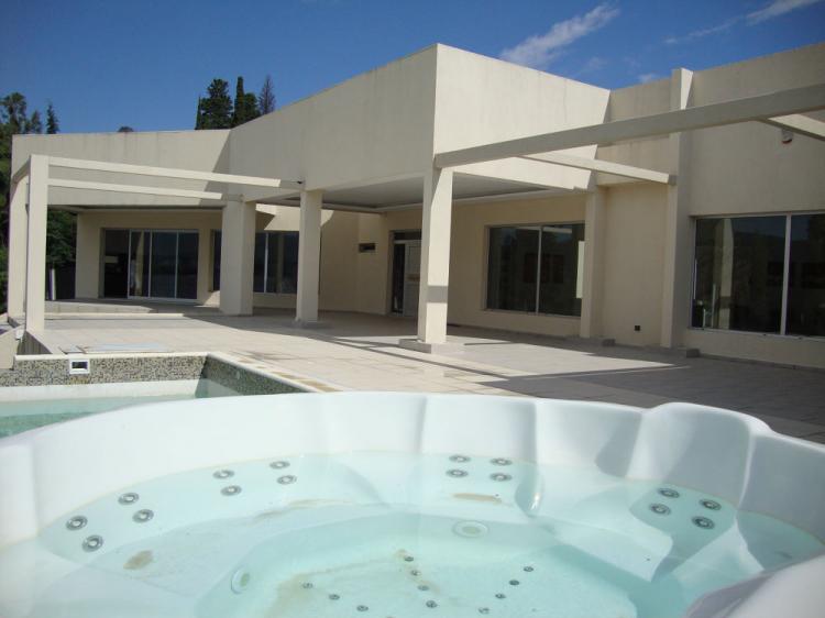 MAGNÍFICA CASA CON COSTA AL LAGO EN VILLA CARLOS PAZ, 45 mts de Costa Directa, Barrio Villa del Lago — foto 3