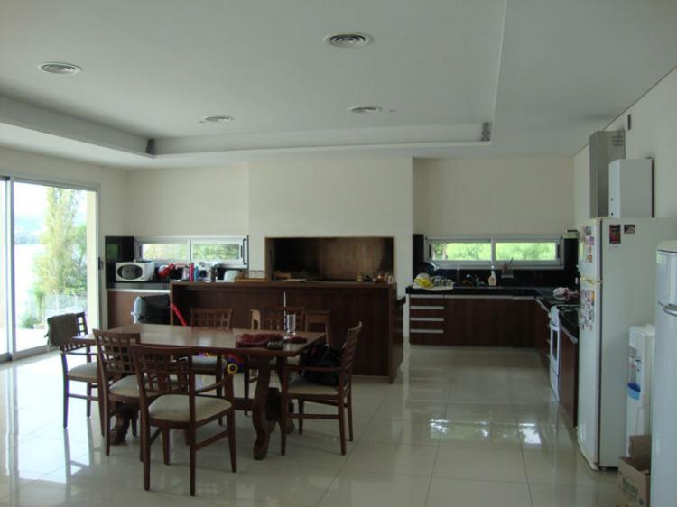 MAGNÍFICA CASA CON COSTA AL LAGO EN VILLA CARLOS PAZ, 45 mts de Costa Directa, Barrio Villa del Lago — foto 10