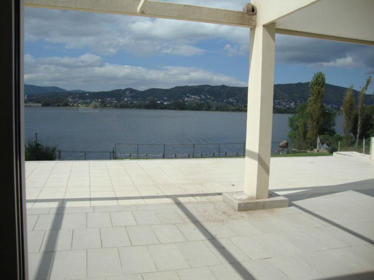 MAGNÍFICA CASA CON COSTA AL LAGO EN VILLA CARLOS PAZ, 45 mts de Costa Directa, Barrio Villa del Lago — foto 11