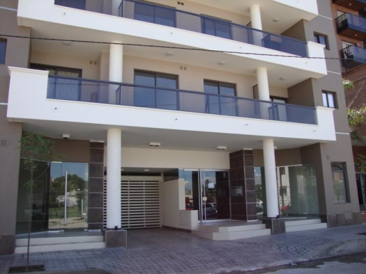 MUY LINDO LOCAL EN VENTA EN VILLA CARLOS PAZ, ZONA COSTANERA CENTRO, A 4 CUADRAS DE PEATONAL, - 1
