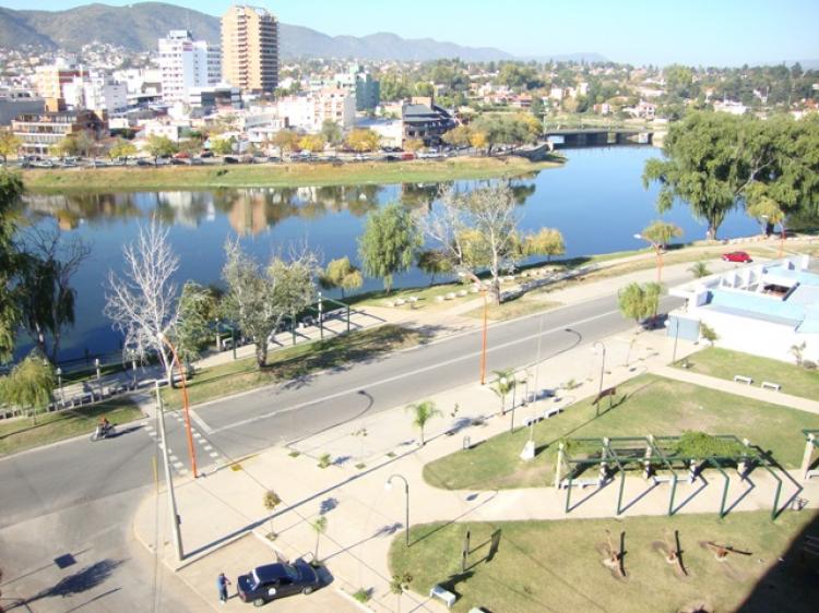 MUY LINDO LOCAL EN VENTA EN VILLA CARLOS PAZ, ZONA COSTANERA CENTRO, A 4 CUADRAS DE PEATONAL, - 4