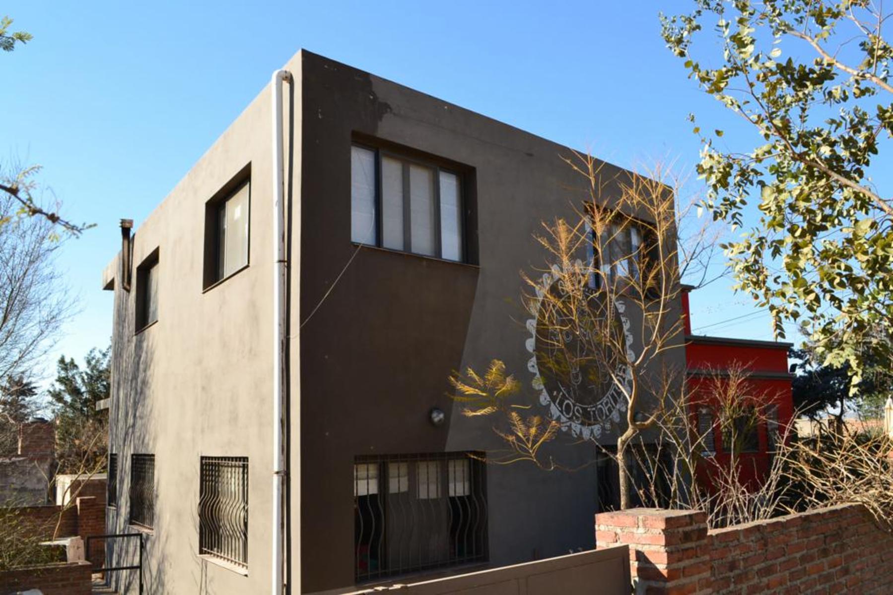 Comercio y Vivienda Familiar en Tanti - 2