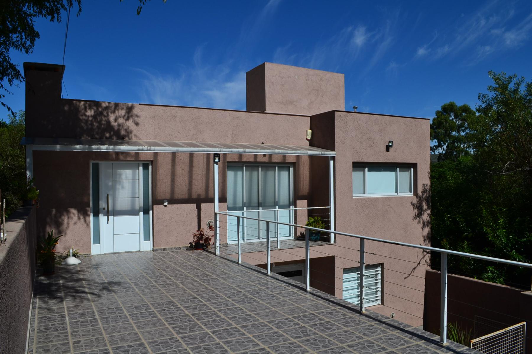 HERMOSA CASA EN TANTI A ESTRENAR Y CON GAS NATURAL — foto 3