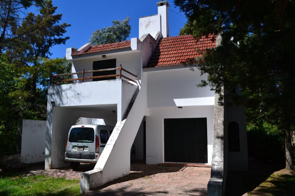De Blasis Bienes Raices Se Vende linda CASA CÉNTRICA en TANTI