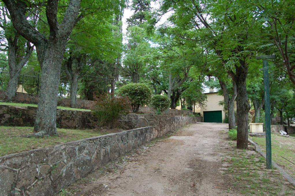 De Blasis Bienes Raices GRAN OPORTUNIDAD EN TANTI Excepcional inmueble en TANTI sobre la costa del Rio , Casco de Estancia
