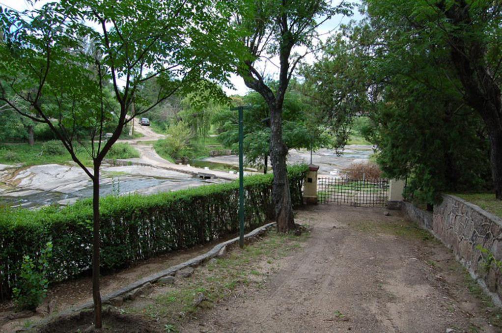 De Blasis Bienes Raices GRAN OPORTUNIDAD EN TANTI Excepcional inmueble en TANTI sobre la costa del Rio , Casco de Estancia — foto 2