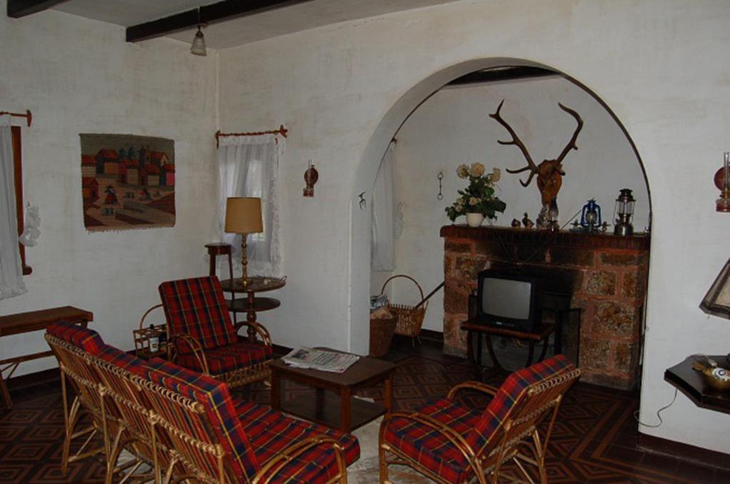 De Blasis Bienes Raices GRAN OPORTUNIDAD EN TANTI Excepcional inmueble en TANTI sobre la costa del Rio , Casco de Estancia — foto 8
