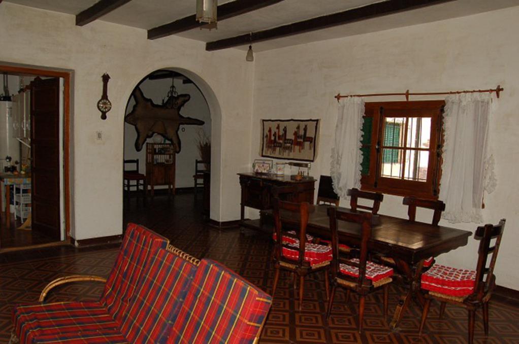 De Blasis Bienes Raices GRAN OPORTUNIDAD EN TANTI Excepcional inmueble en TANTI sobre la costa del Rio , Casco de Estancia — foto 9
