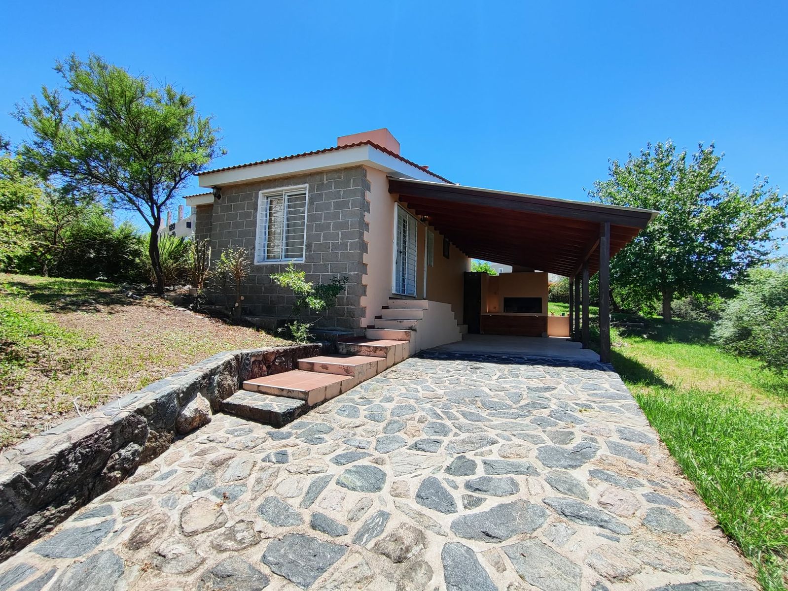 CASA EN VENTA EN BARRIO CERRADO LOMAS DEL REY, MAYU SUMAJ, CORDOBA