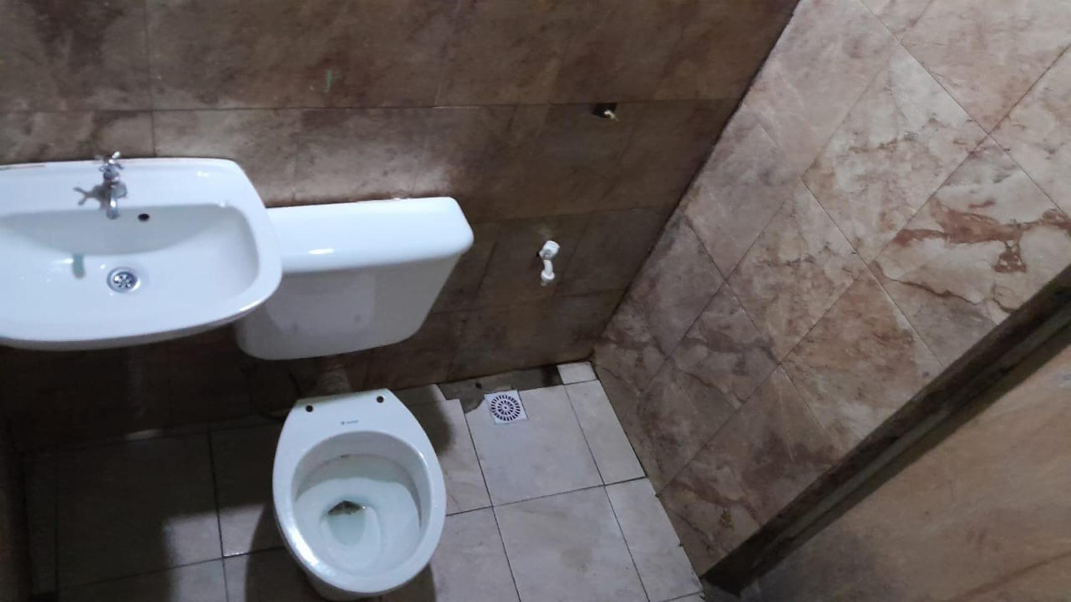 PH excelente oportunidad propiedad horizontal 5 dptos. en planta baja. 1 local comercial 1 dpto. con terraza y cochera para 6 autos. - 4