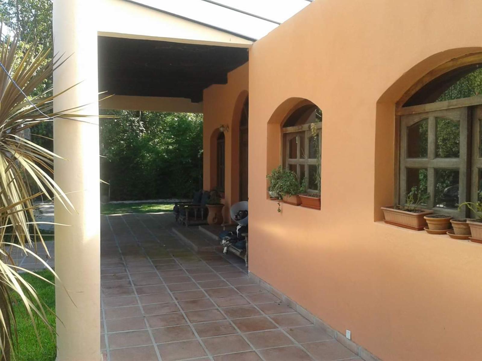 Venta de Casa quinta y 4 Duplex de 2 ambientes con cochera y patio en Parque Leloir — foto 7