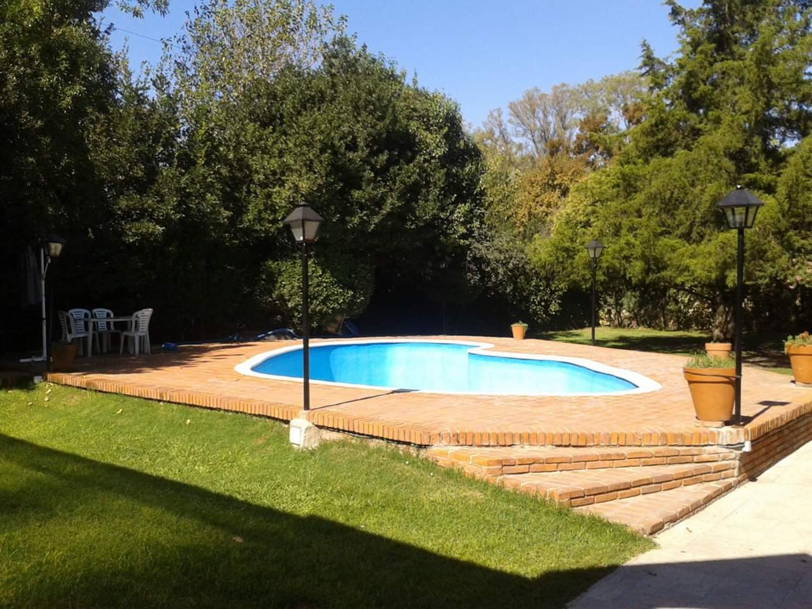 Venta de Casa quinta y 4 Duplex de 2 ambientes con cochera y patio en Parque Leloir — foto 13