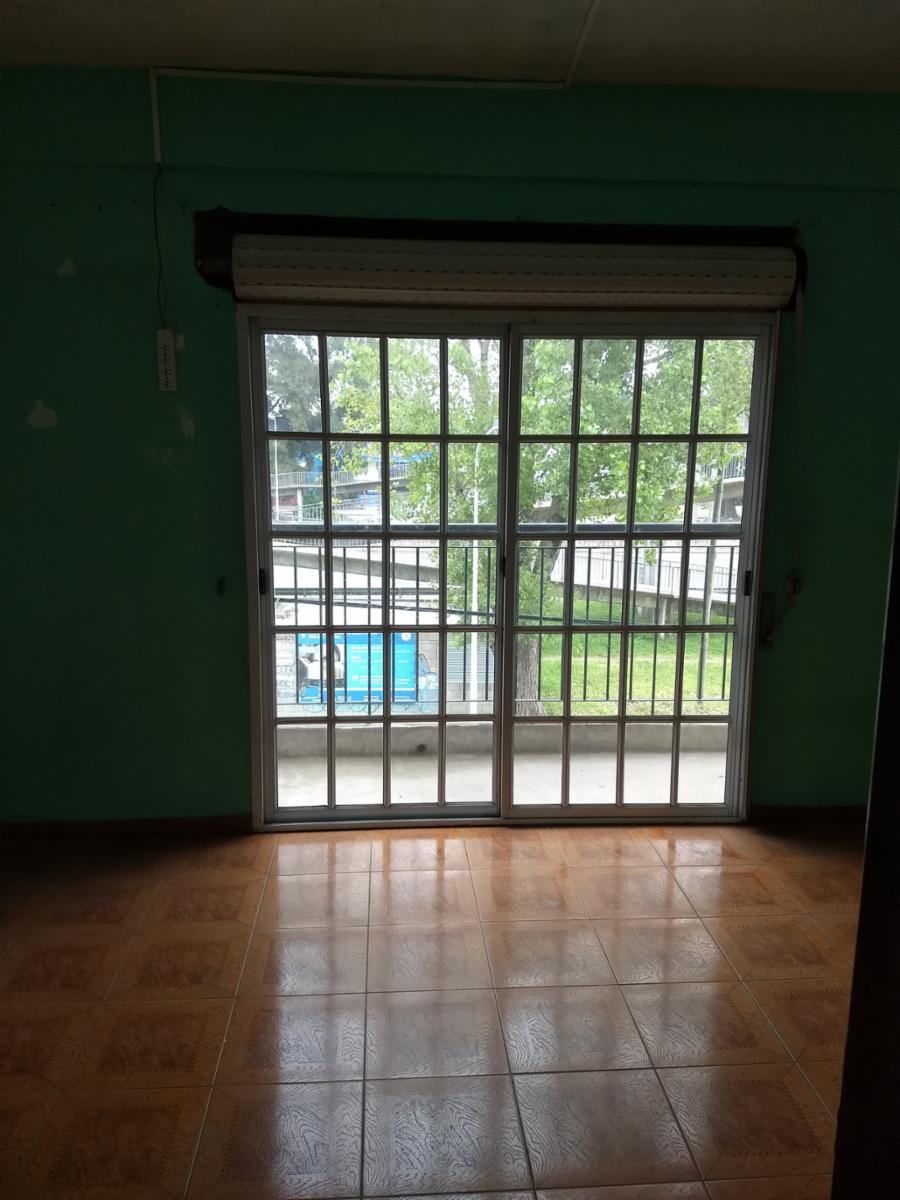 Venta en block de dos locales y cuatro departamentos González catán — foto 8