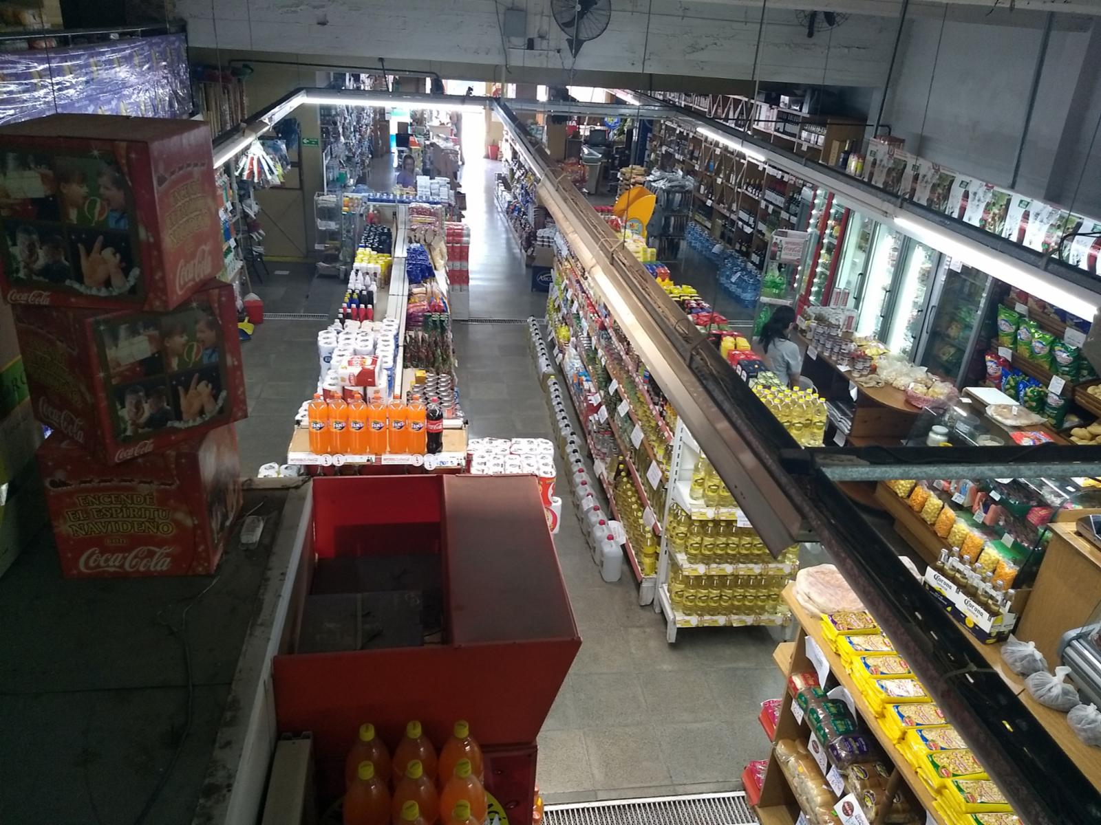Venta de importante inmueble. Lote de 10 x 35. M2 totales 378. planta baja local grande con departamento de 4 ambientes en la planta alta. — foto 3