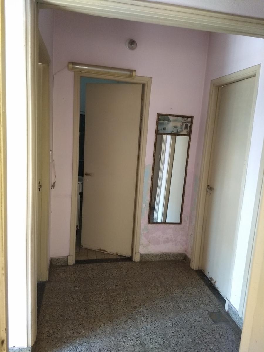 Venta de importante inmueble. Lote de 10 x 35. M2 totales 378. planta baja local grande con departamento de 4 ambientes en la planta alta. — foto 6
