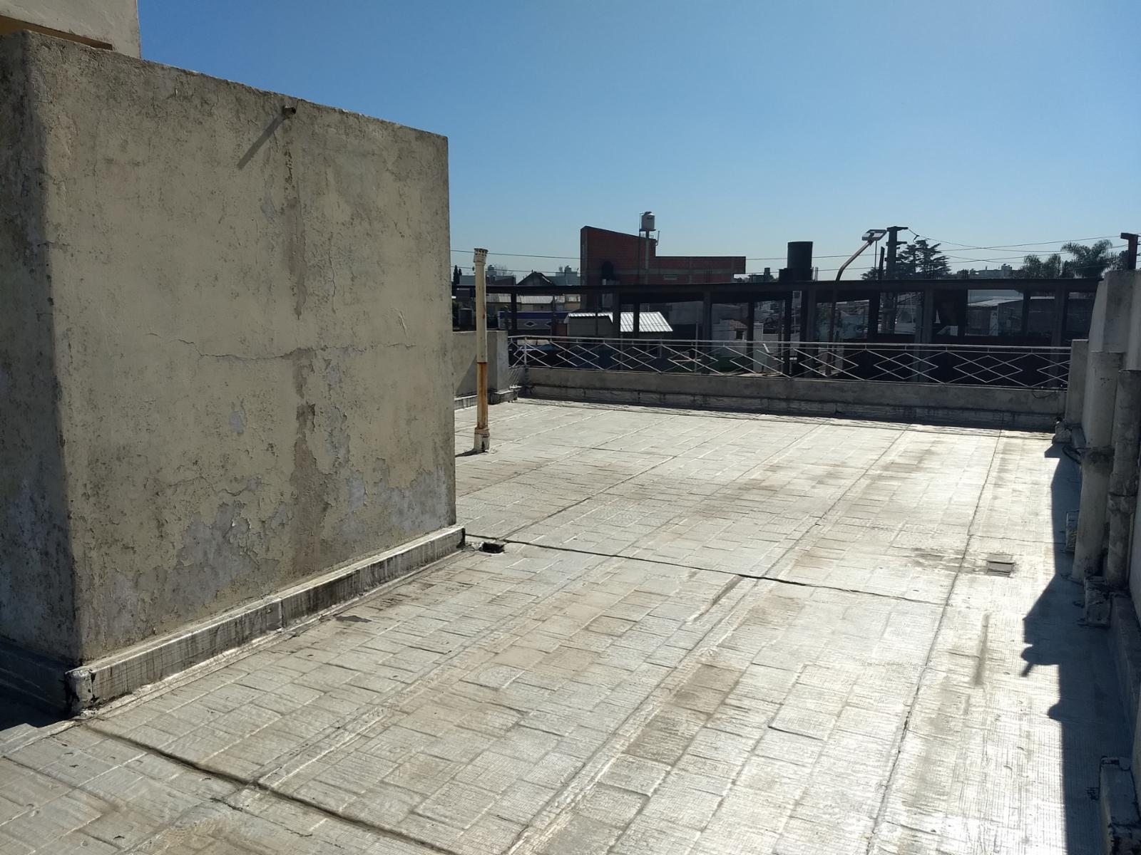 Venta de importante inmueble. Lote de 10 x 35. M2 totales 378. planta baja local grande con departamento de 4 ambientes en la planta alta. — foto 11