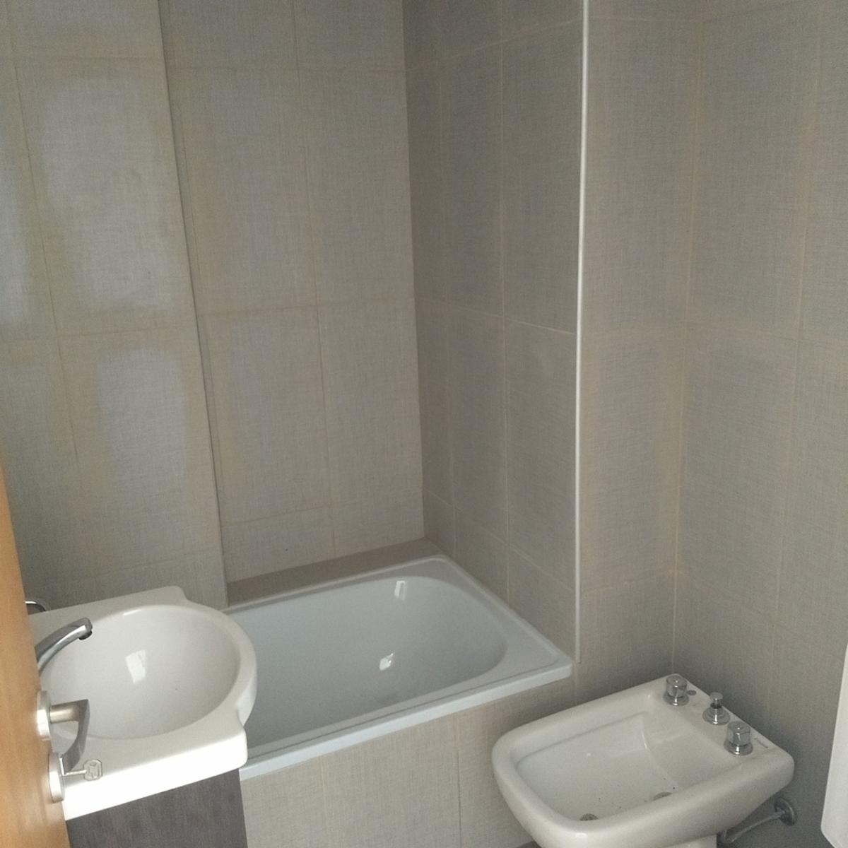 Venta de departamento 2 ambientes con cochera y patio Villa Luzuriaga — foto 2