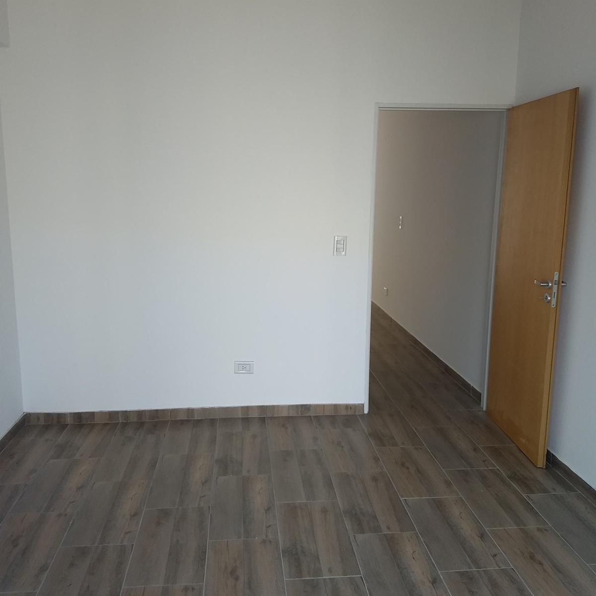 Venta de departamento 2 ambientes con cochera y patio Villa Luzuriaga — foto 3