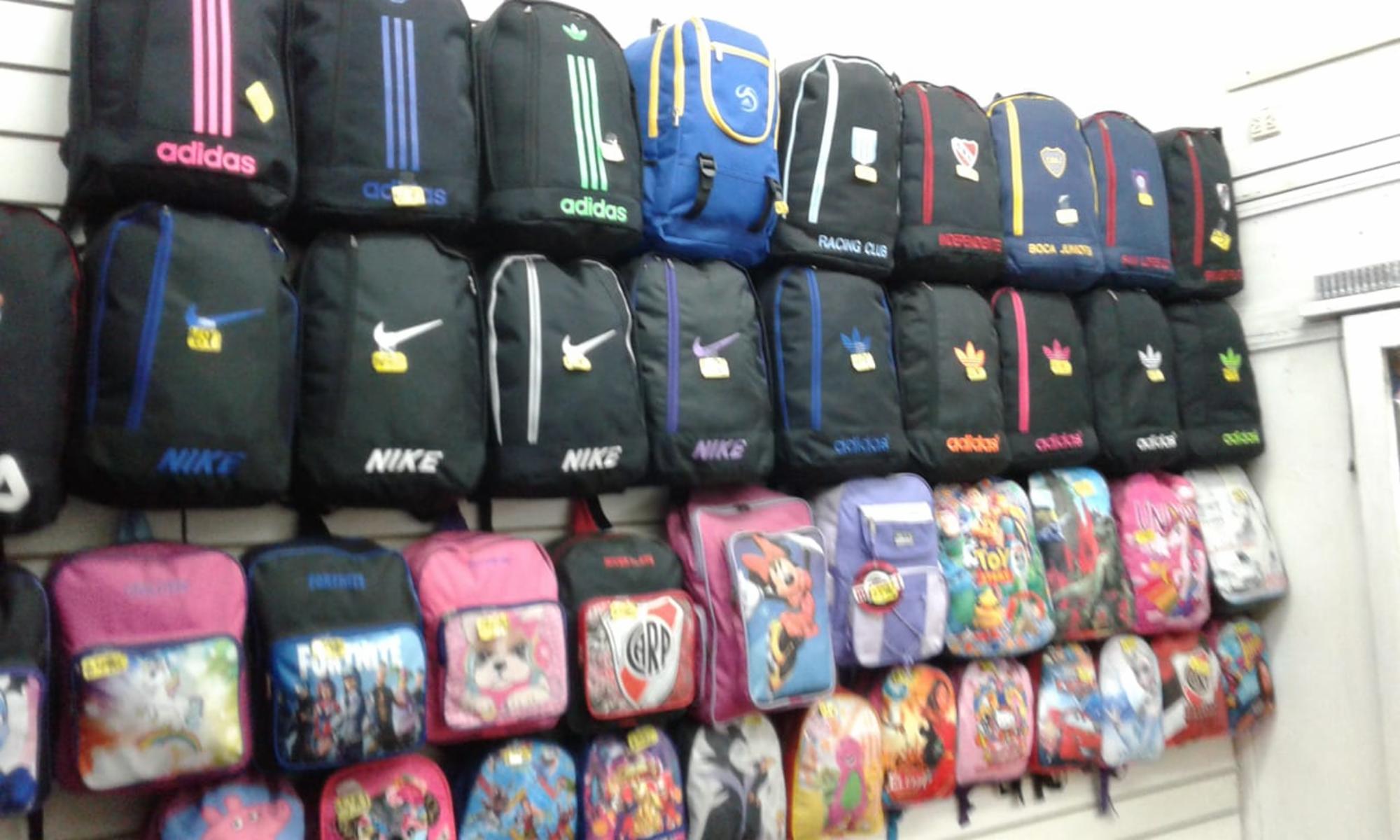 Venta de fondo de comercio marroquinería y zapatería — foto 2