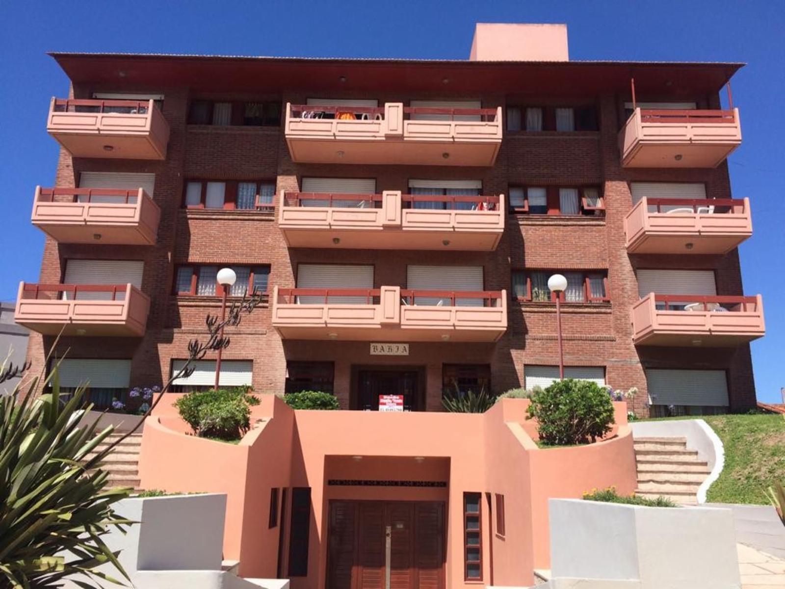 Venta departamento 2 ambientes con cochera a media cuadra del mar Villa Gesell — foto 2