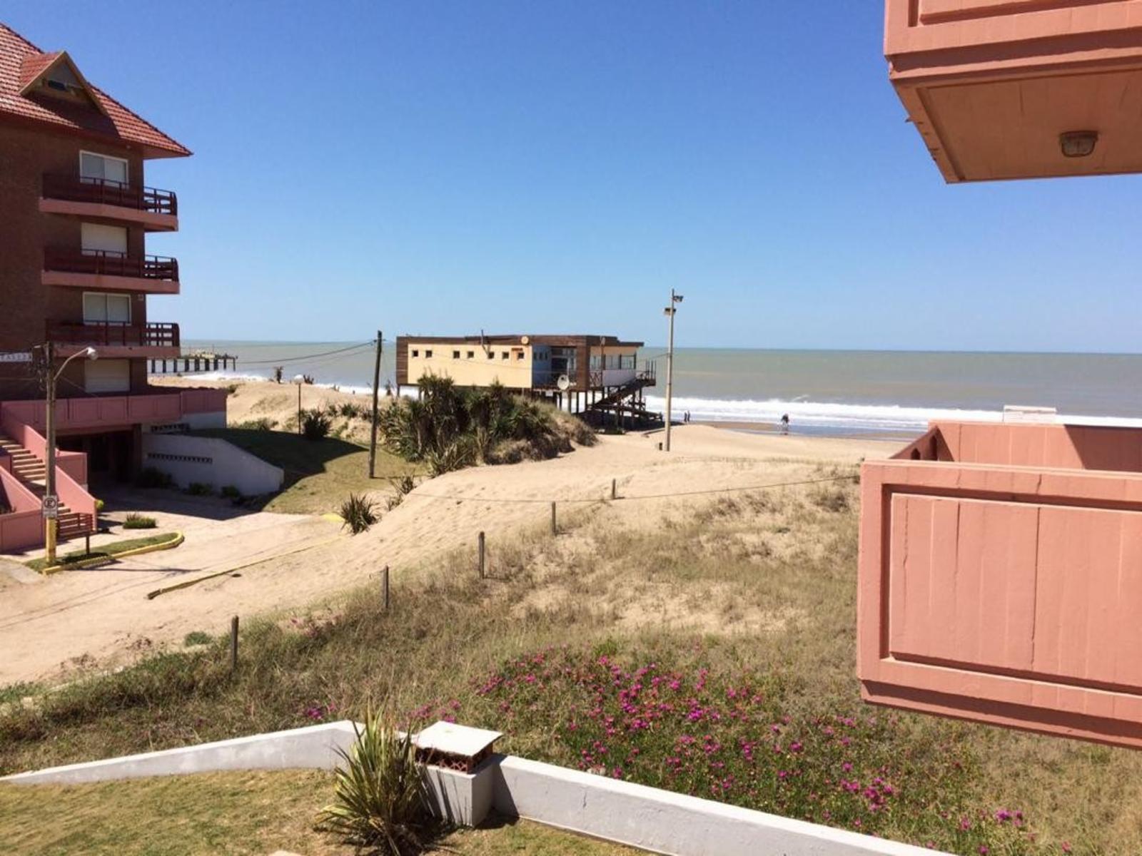 Venta departamento 2 ambientes con cochera a media cuadra del mar Villa Gesell — foto 5