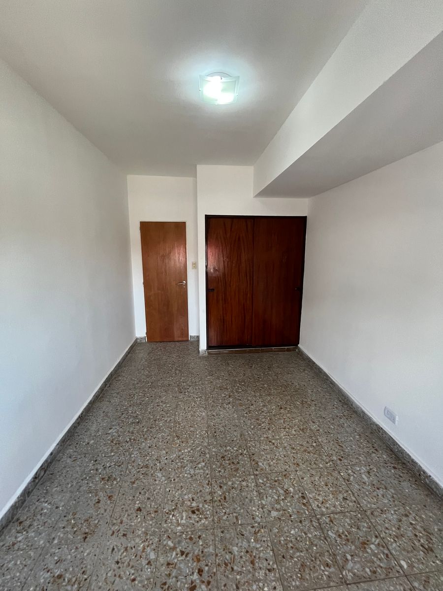 Alquiler departamento 3 ambientes Isidro Casanova - 11