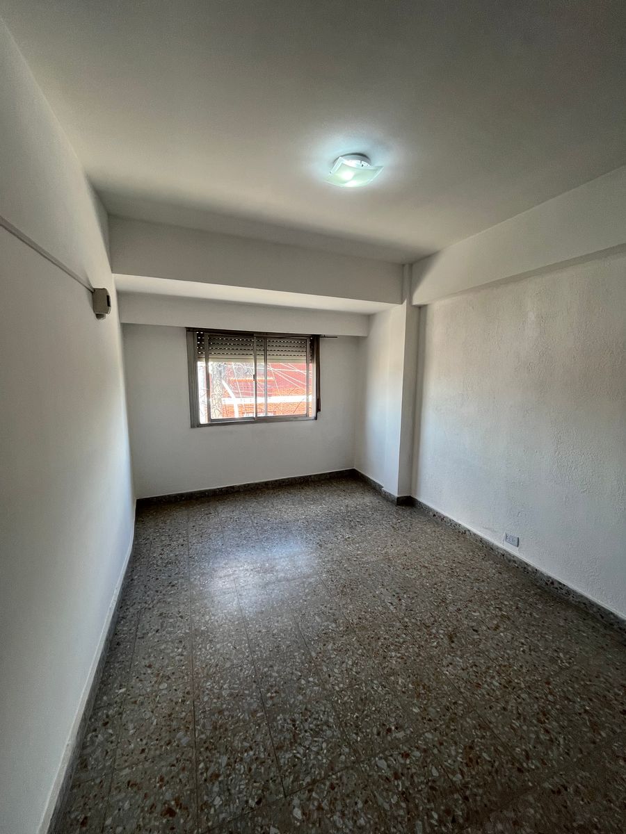 Alquiler departamento 3 ambientes Isidro Casanova - 13
