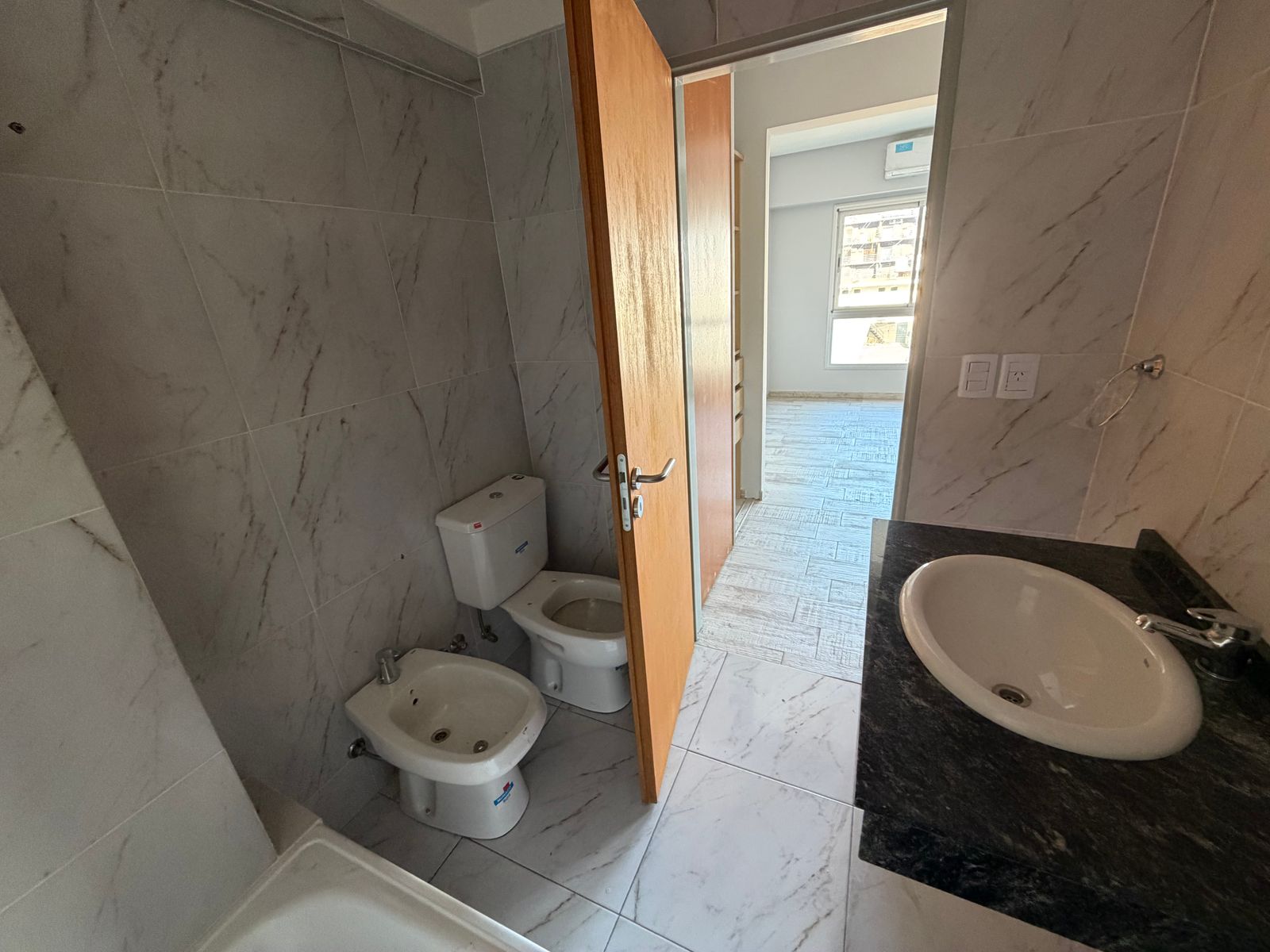 Venta gran departamento de 2 ambientes a estrenar San Justo - 9