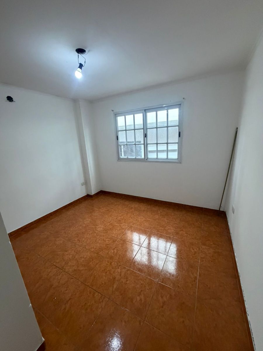 Alquiler duplex 3 ambientes Isidro Casanova - 2
