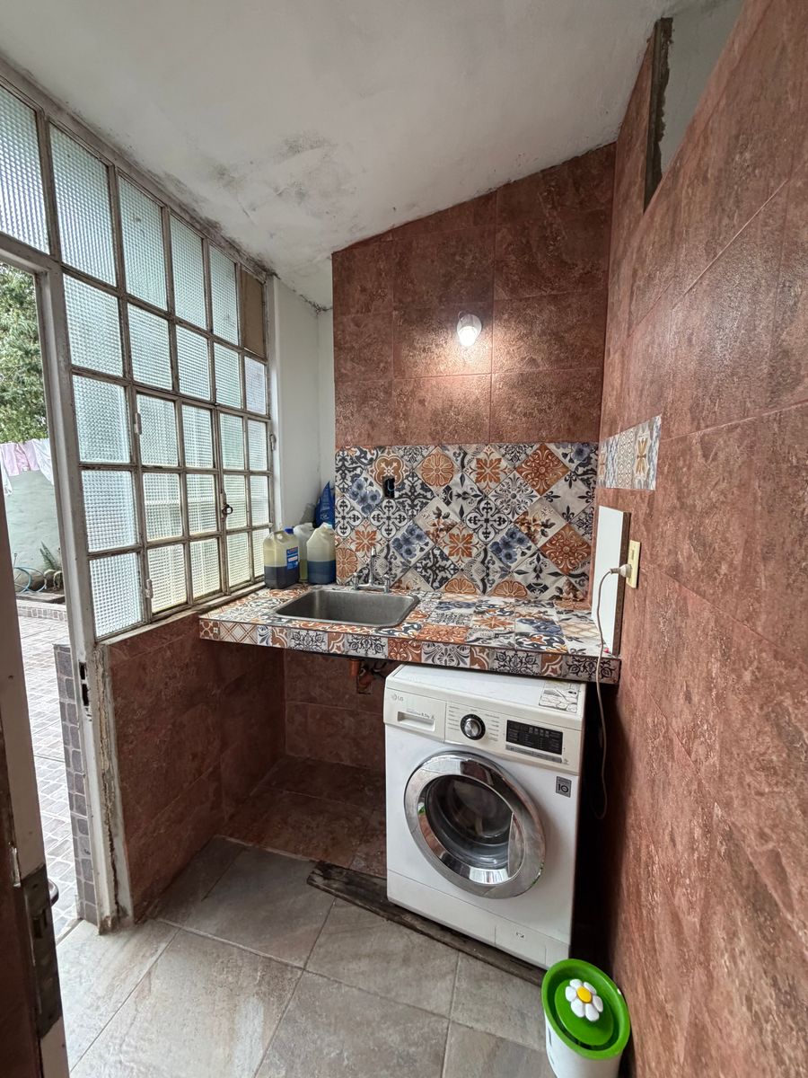 Venta casa y departamento Villa Luzuriaga - 11