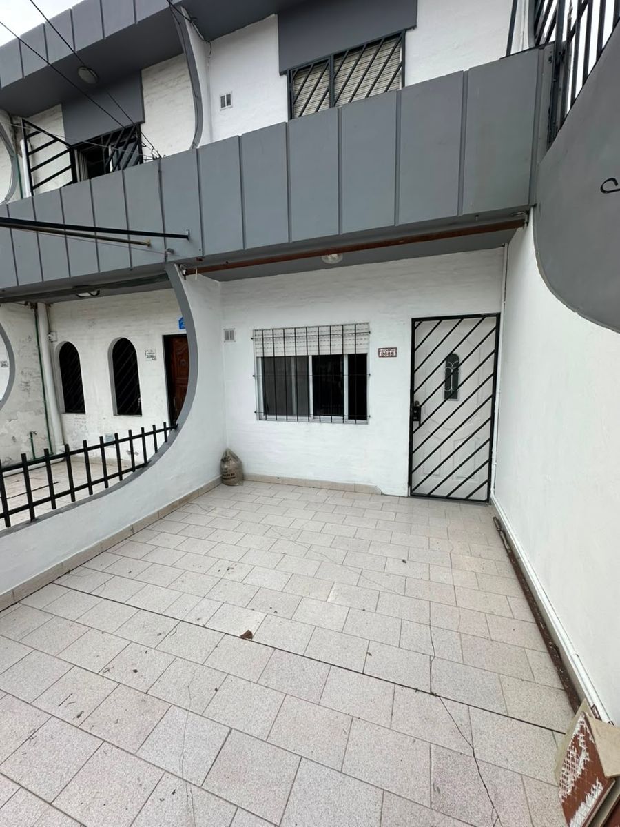 Alquiler duplex 3 ambientes cochera patio