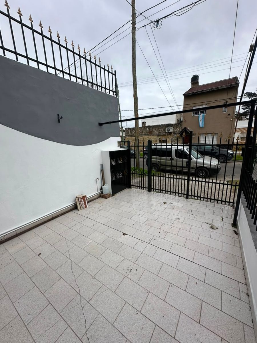 Alquiler duplex 3 ambientes cochera patio - 2