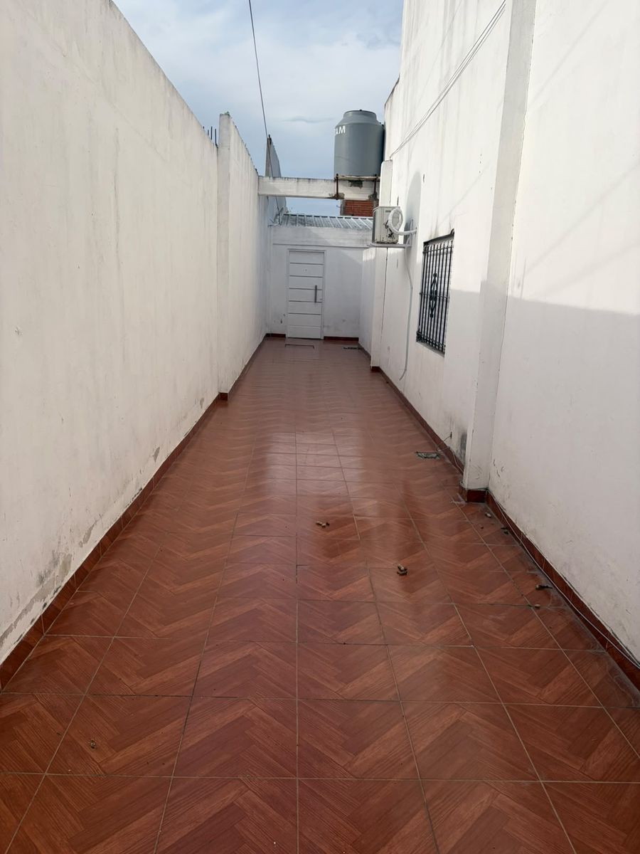 Alquiler pH 4 ambientes 2 patios Isidro Casanova - 3