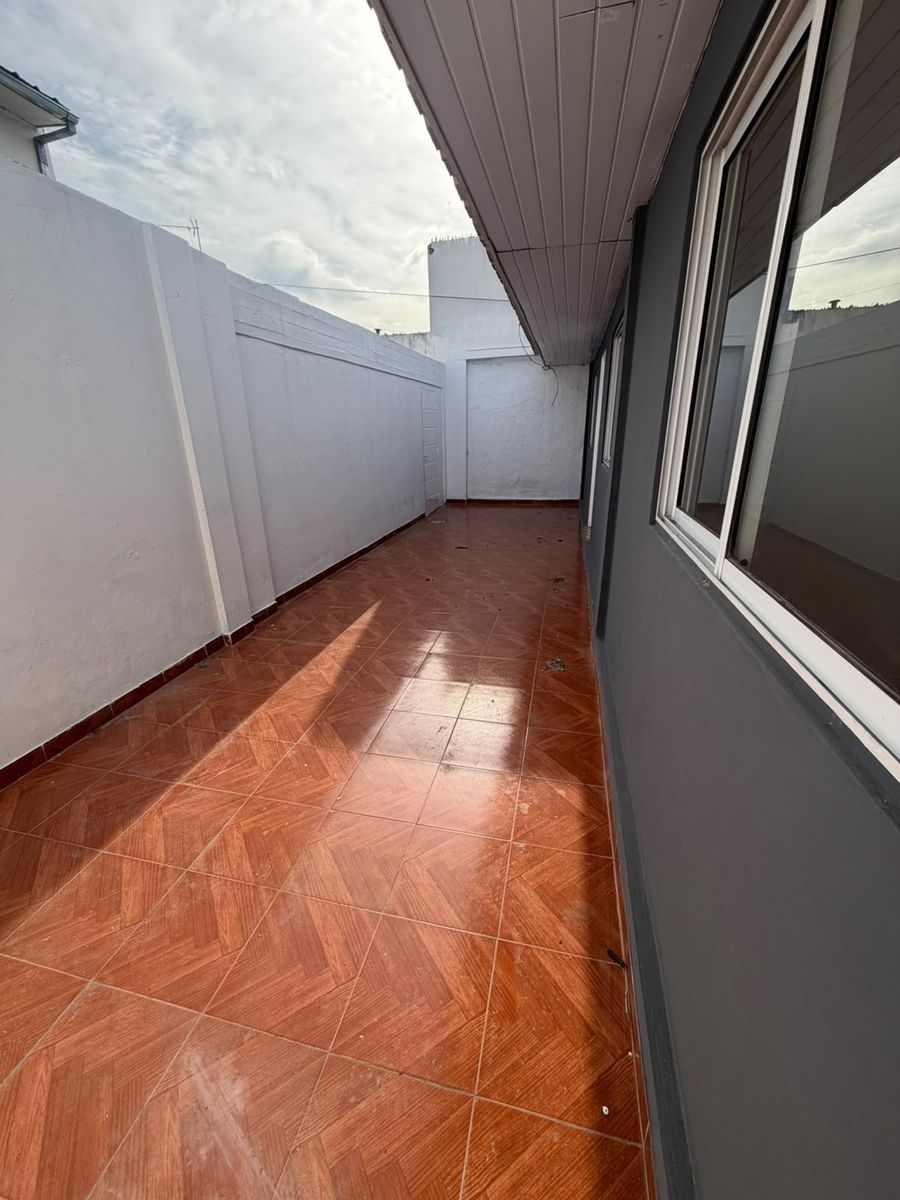 Alquiler pH 4 ambientes 2 patios Isidro Casanova - 7