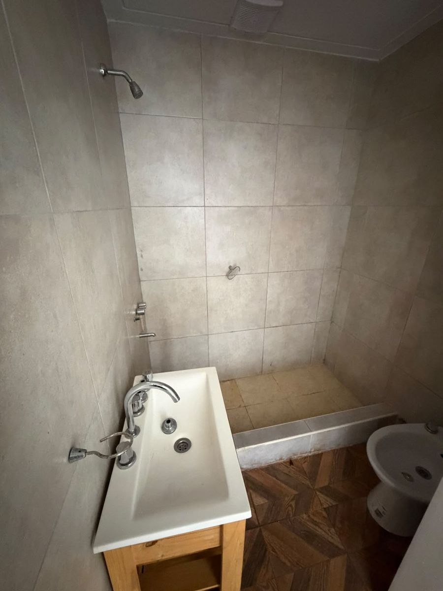 Alquiler pH 4 ambientes 2 patios Isidro Casanova - 11