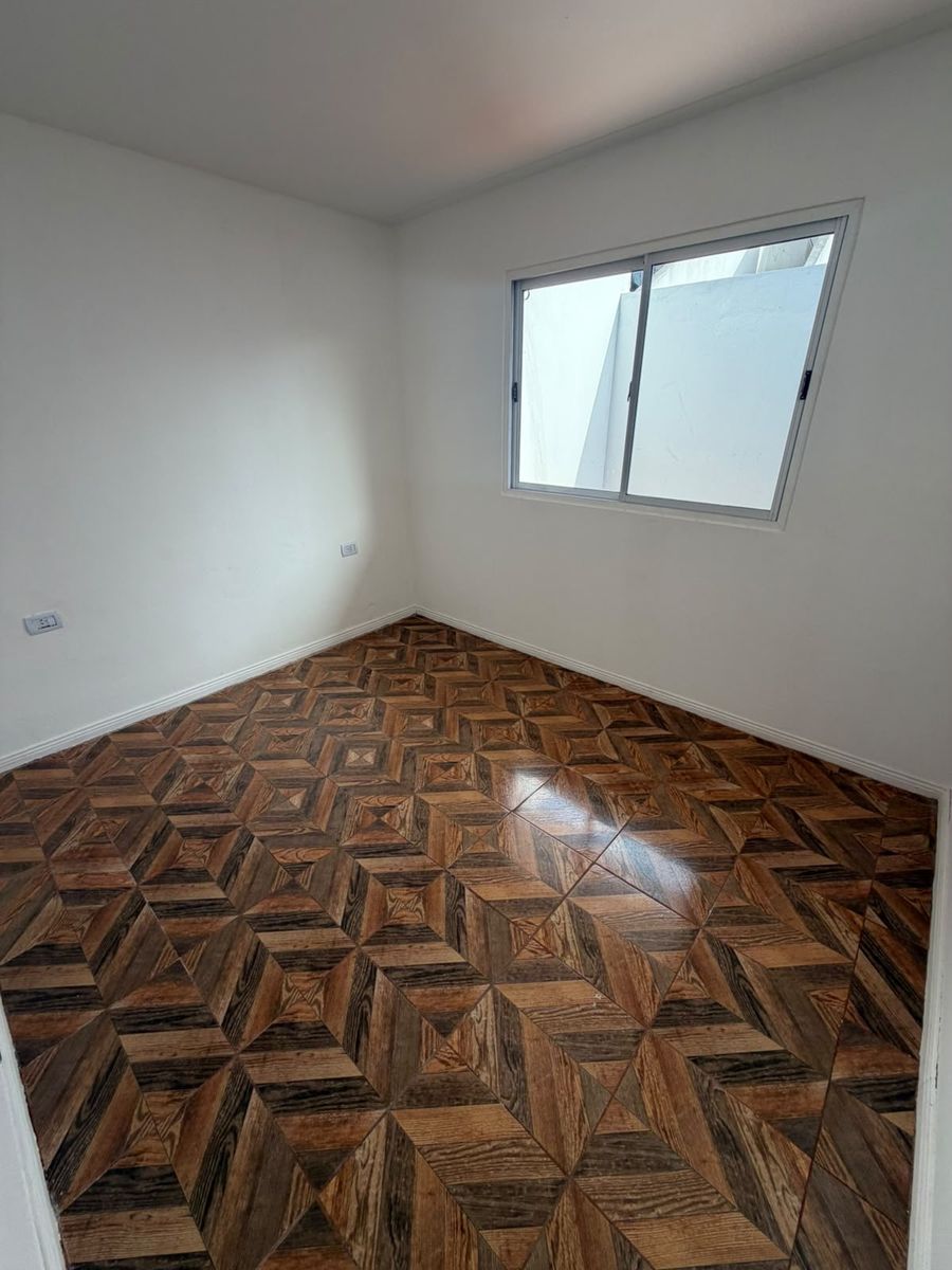 Alquiler pH 4 ambientes 2 patios Isidro Casanova - 20