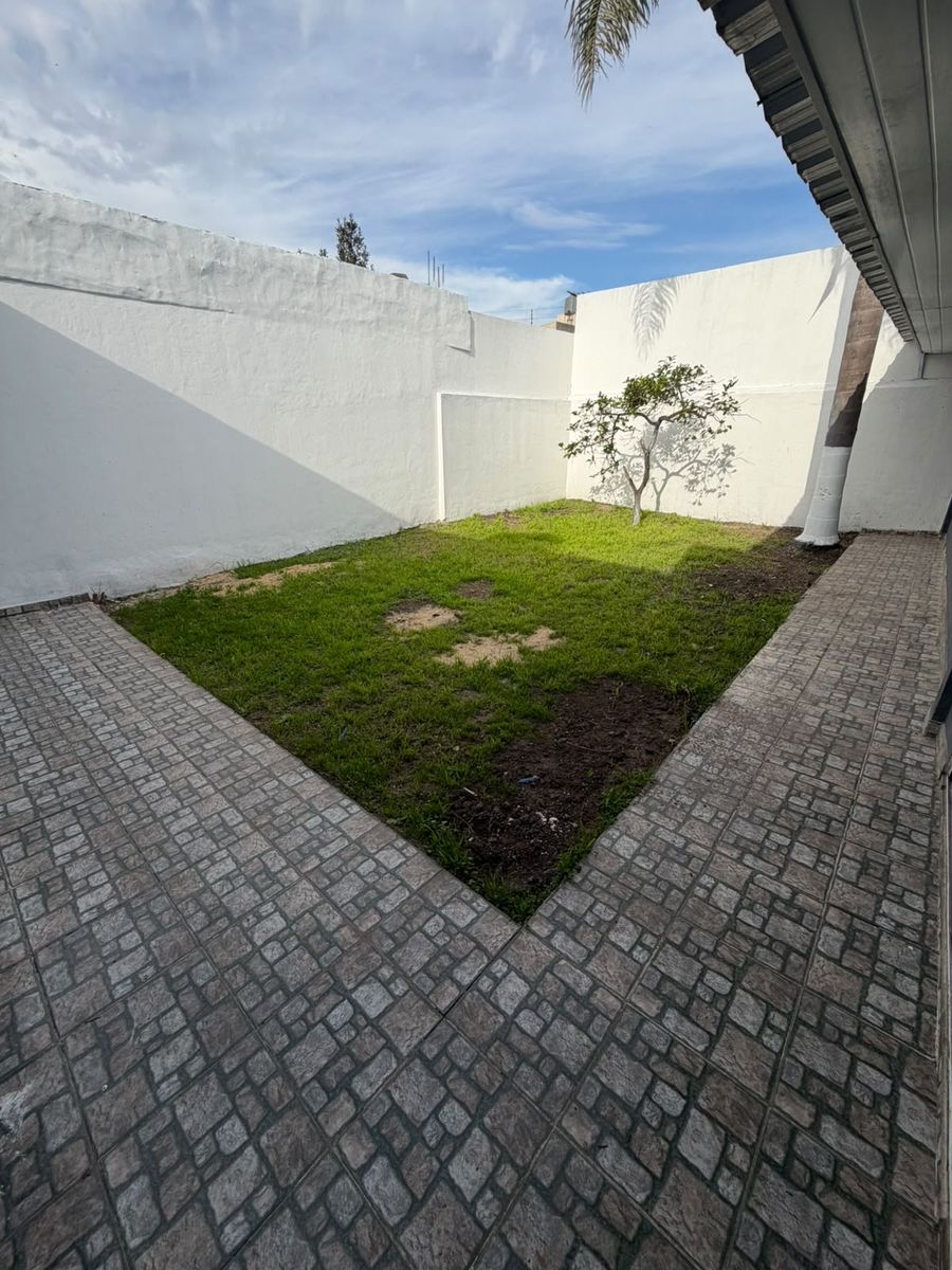 Alquiler pH 4 ambientes 2 patios Isidro Casanova - 22
