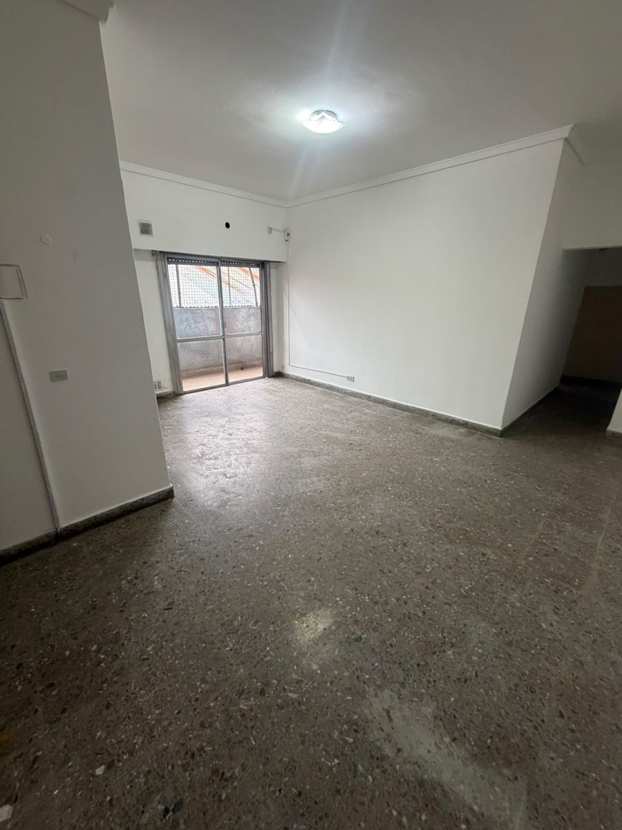 Alquiler departamento 3 ambientes Isidro Casanova — foto 2
