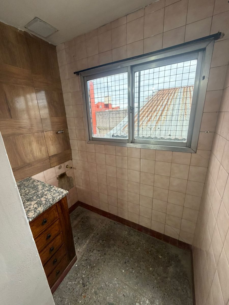 Alquiler departamento 3 ambientes Isidro Casanova — foto 6