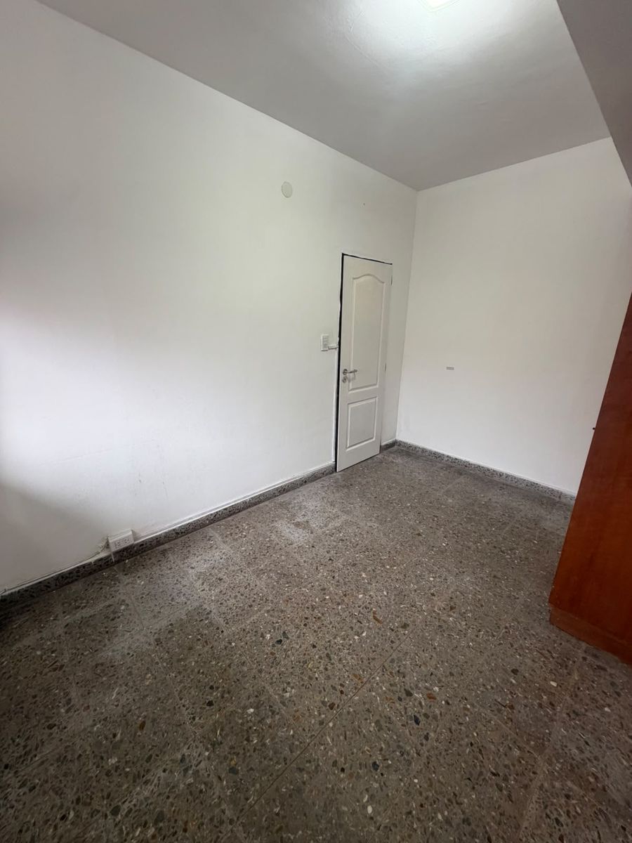 Alquiler departamento 3 ambientes Isidro Casanova — foto 11