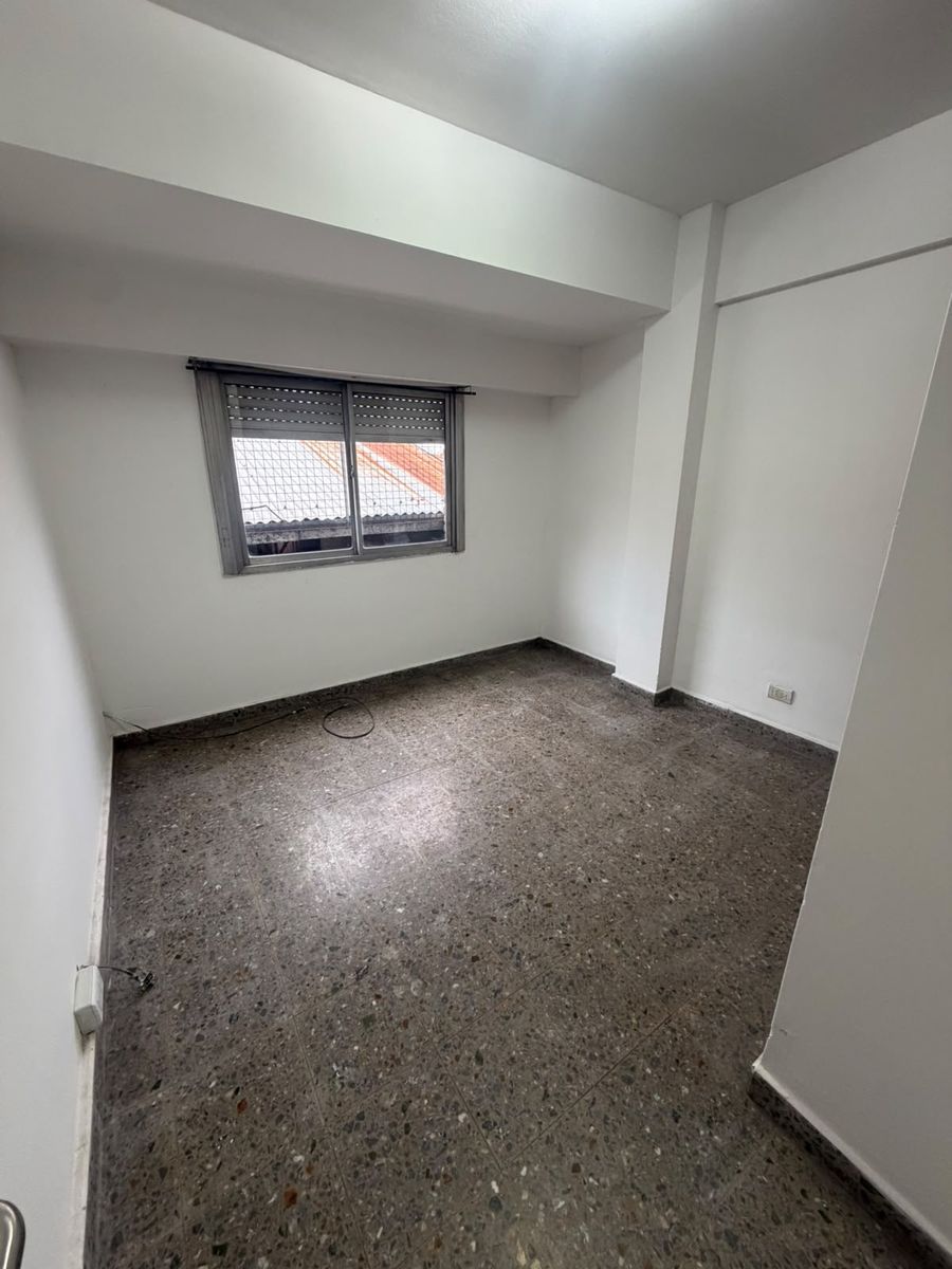 Alquiler departamento 3 ambientes Isidro Casanova — foto 12