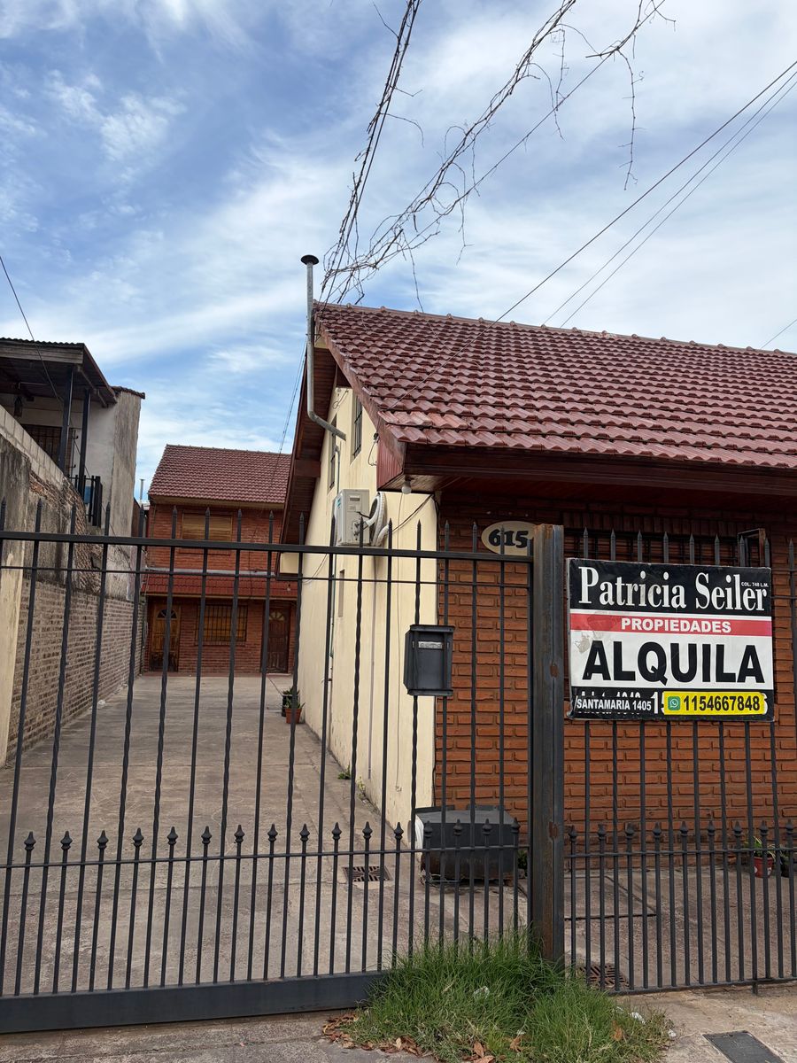 Alquiler duplex 3 ambientes con patio cochera Isidro Casanova - 1