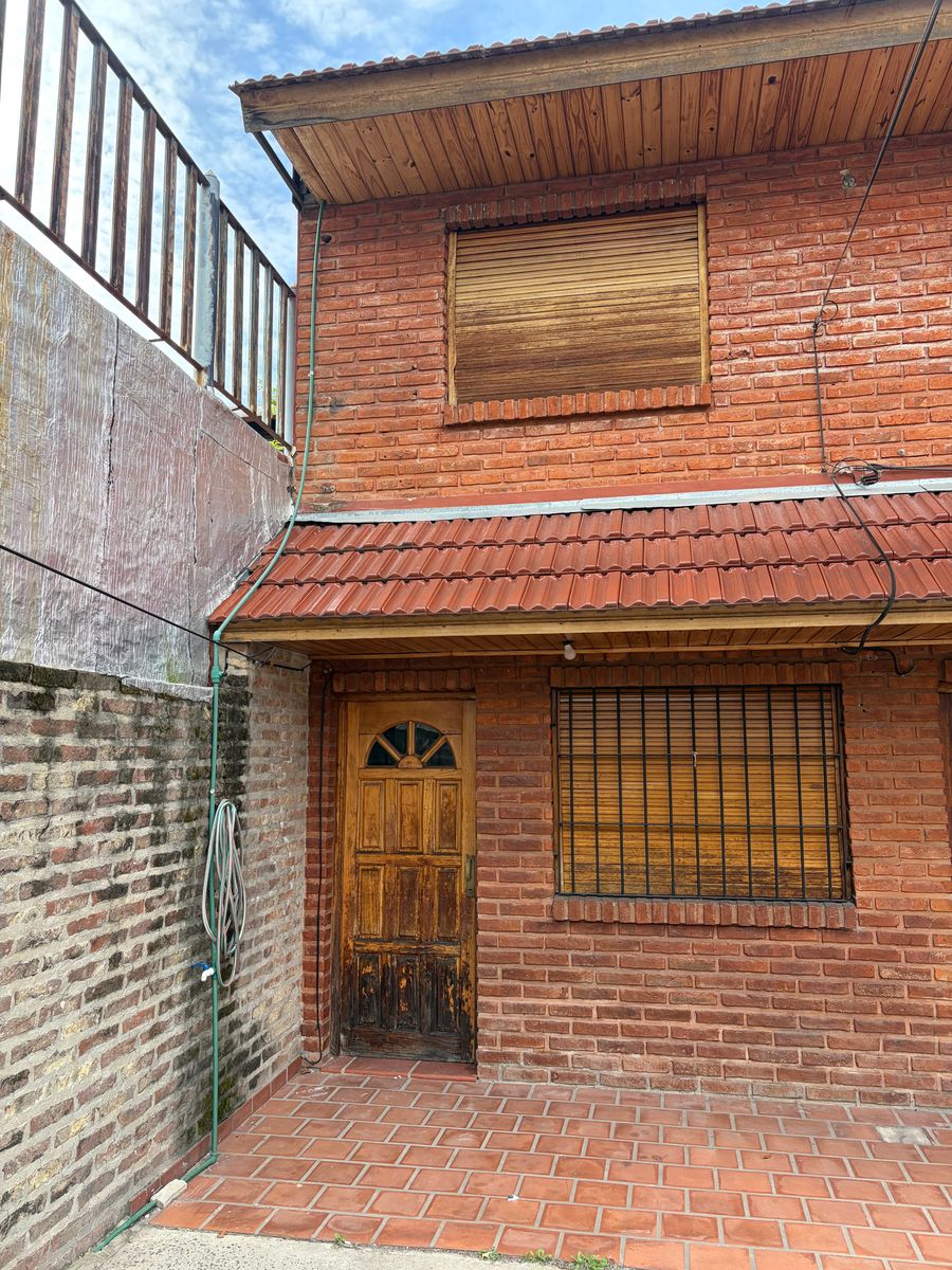Alquiler duplex 3 ambientes con patio cochera Isidro Casanova - 2